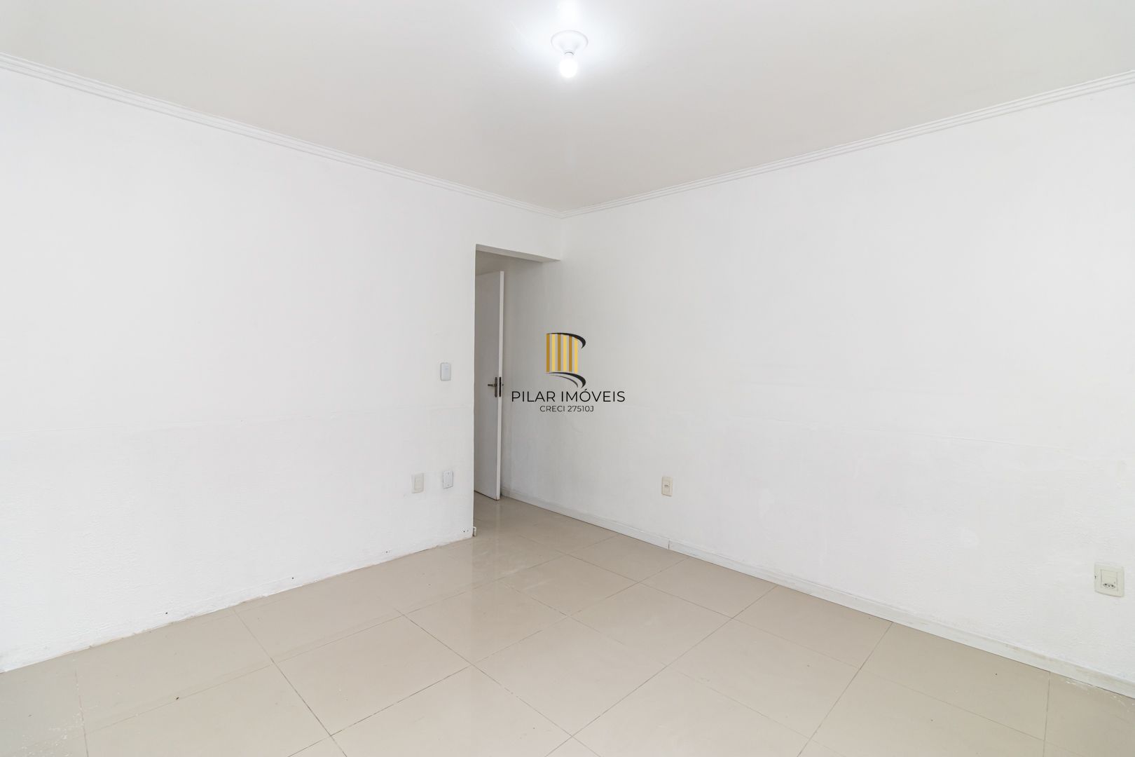 Casa no bairro Sarandi com 4 dormitórios e 4 vagas