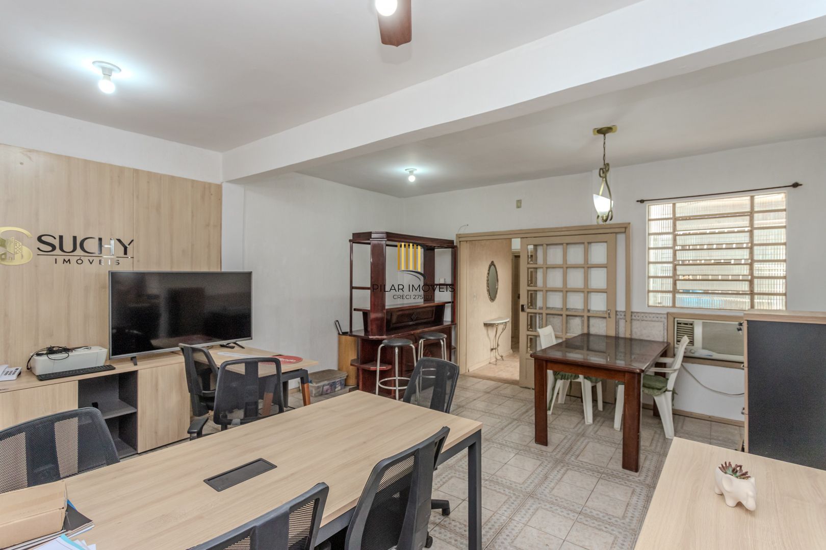 Prédio Residencial no Passo D'areia com 8 dormitórios e 8 vagas