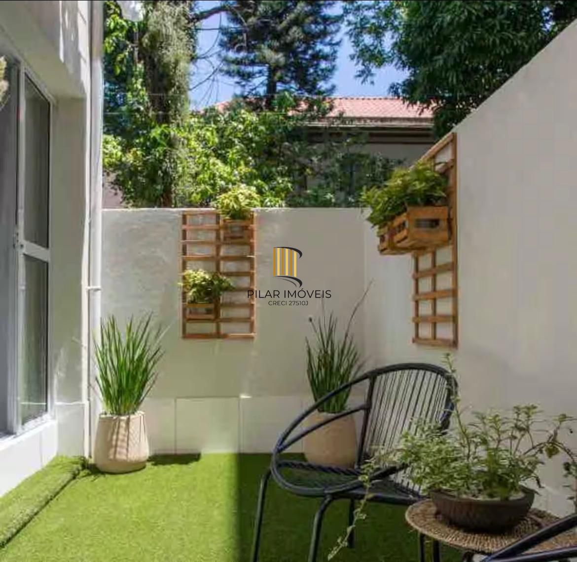 Apartamento Térreo com pátio na Cidade Baixa de 1 dormitório MOBILIADO