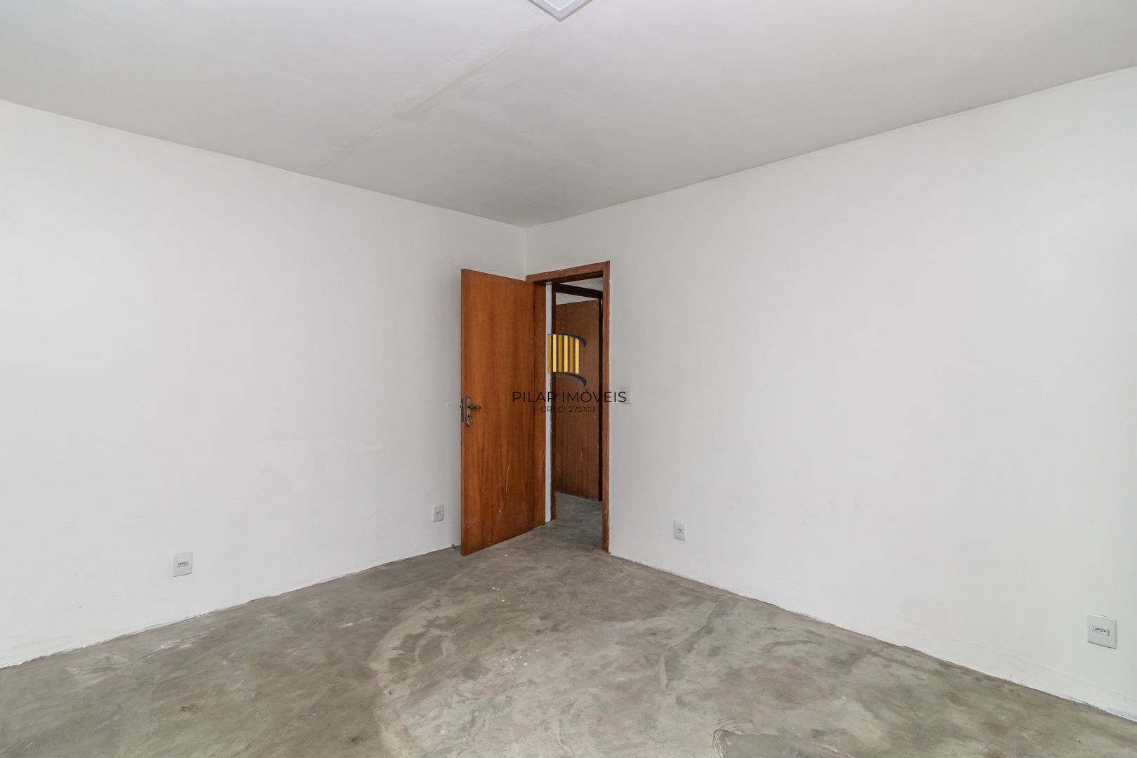 Casa no bairro Sarandi com 4 dormitórios e 4 vagas