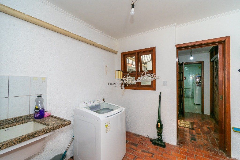 Casa no Jardim Itu com 5 dormitórios e 2 vagas e piscina