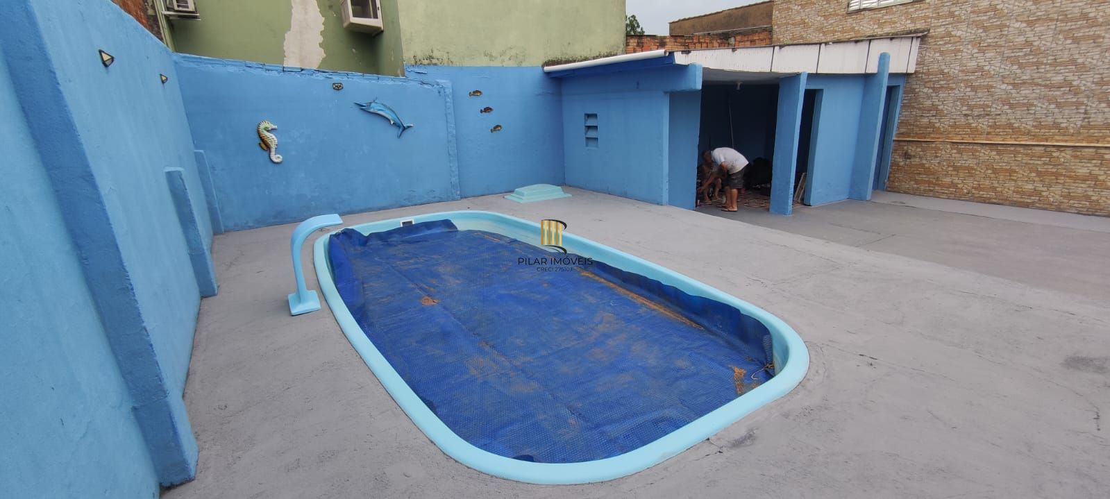 Casa no Sarandi de 2 dormitórios e pátio com piscina
