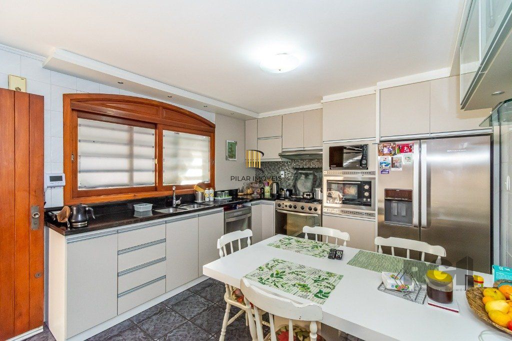 Casa 4 Dormitório(s) Bairro Jardim Planalto