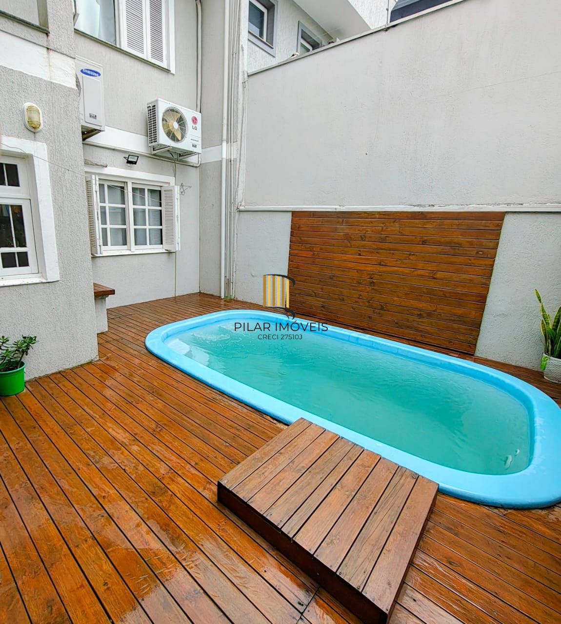 Casa sobrado no bairro Mont Serrat em Canoas