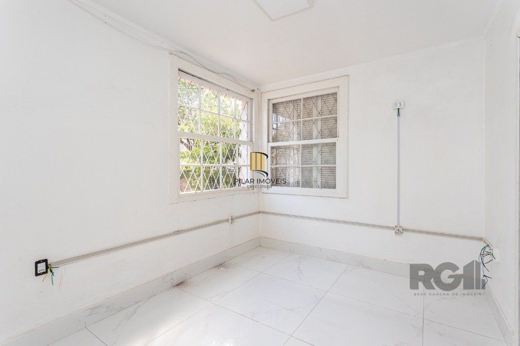 Casa Espaçosa de 3 Dormitórios à Venda no Bairro Moinhos De Vento!
