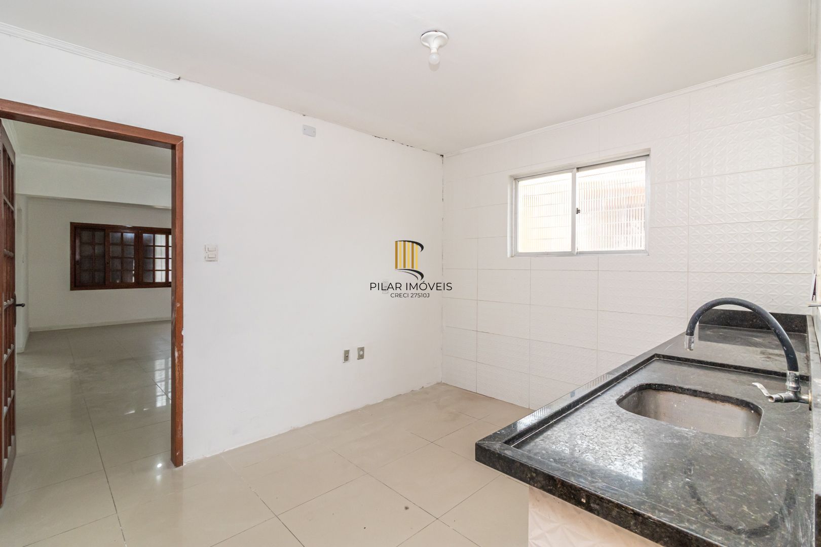 Casa no bairro Sarandi com 4 dormitórios e 4 vagas