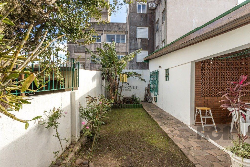 Casa no bairro Vila Ipiranga de 3 dormitórios e 3 vagas