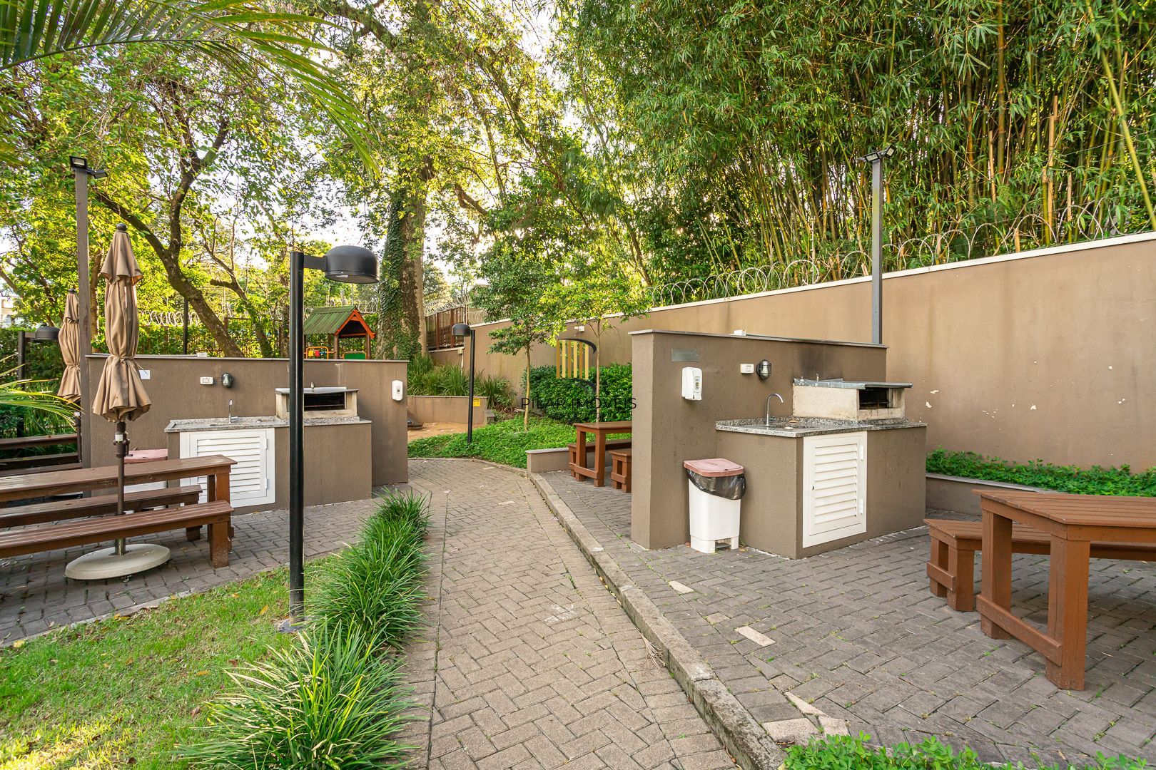 Apartamento no bairro Teresópolis de 2 dormitórios vaga e infra