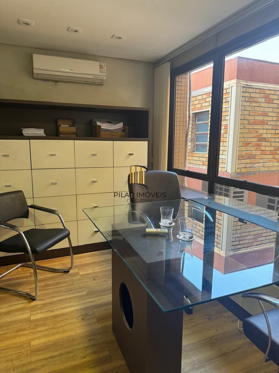 Sala comercial mobiliada com 42m² no bairro Praia de Belas DESOCUPADA