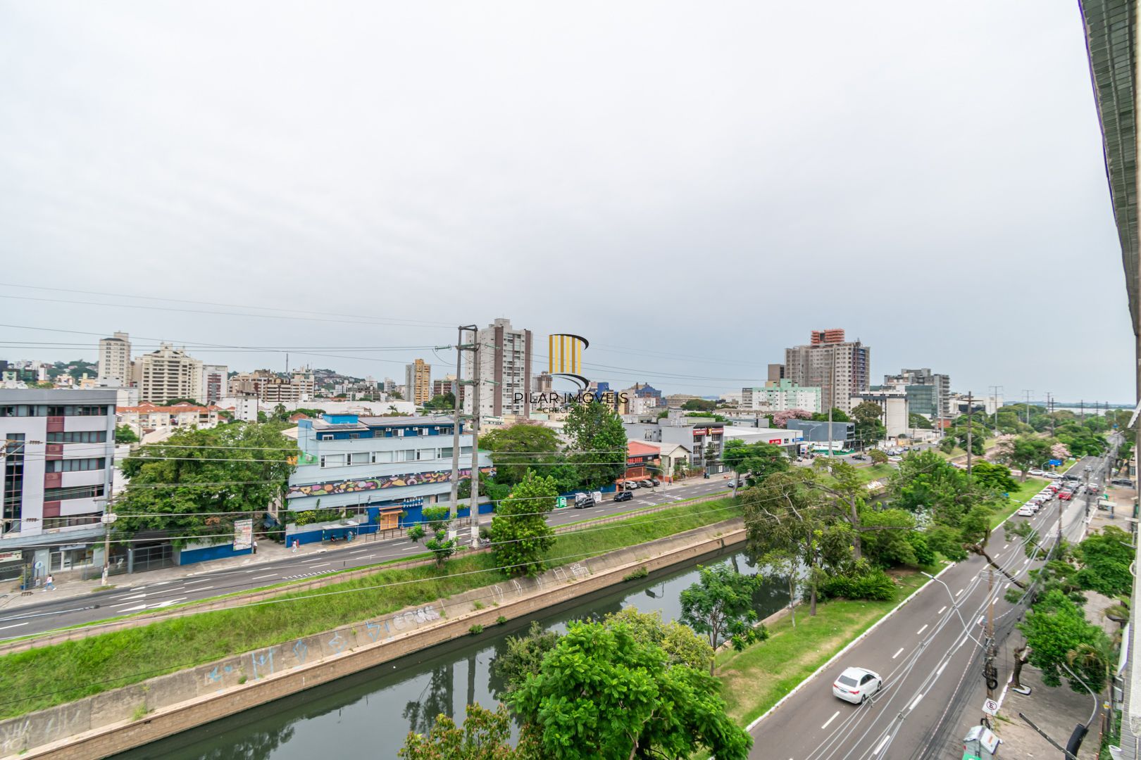 Apartamento 2 dormitorios, no Menino Deus reformado