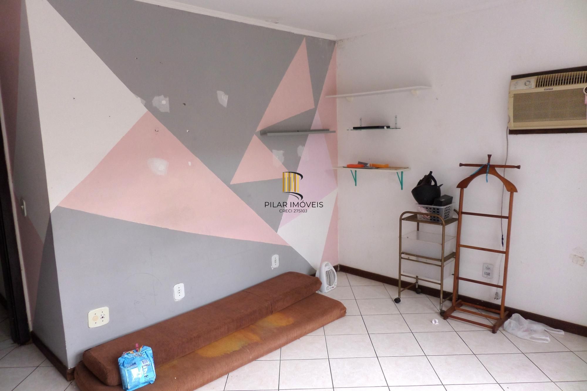 Casa no bairro Ipanema de 3 dormitórios e 2 vagas