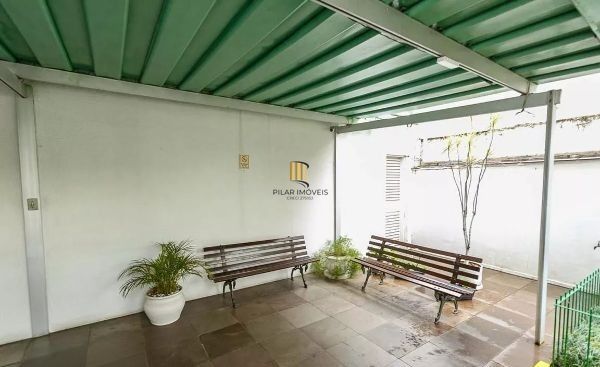 APARTAMENTO MOBILIADO E COM VAGA NO MENINO DEUS