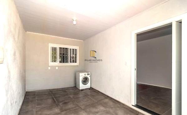 Casa no bairro Jardim Carvalho de 2 dormitórios e amplo pátio