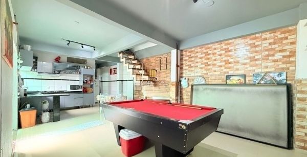 Sobrado no bairro Vila Ipiranga de 4 dormitórios e 4 vagas