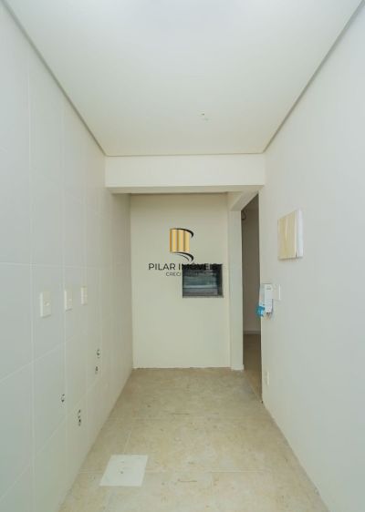 Apartamento semi novo na Medianeira de 2 dormitórios e 2 vagas