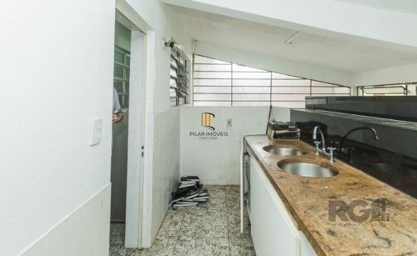 Casa 5 dormitórios no bairro Jardim Sabará