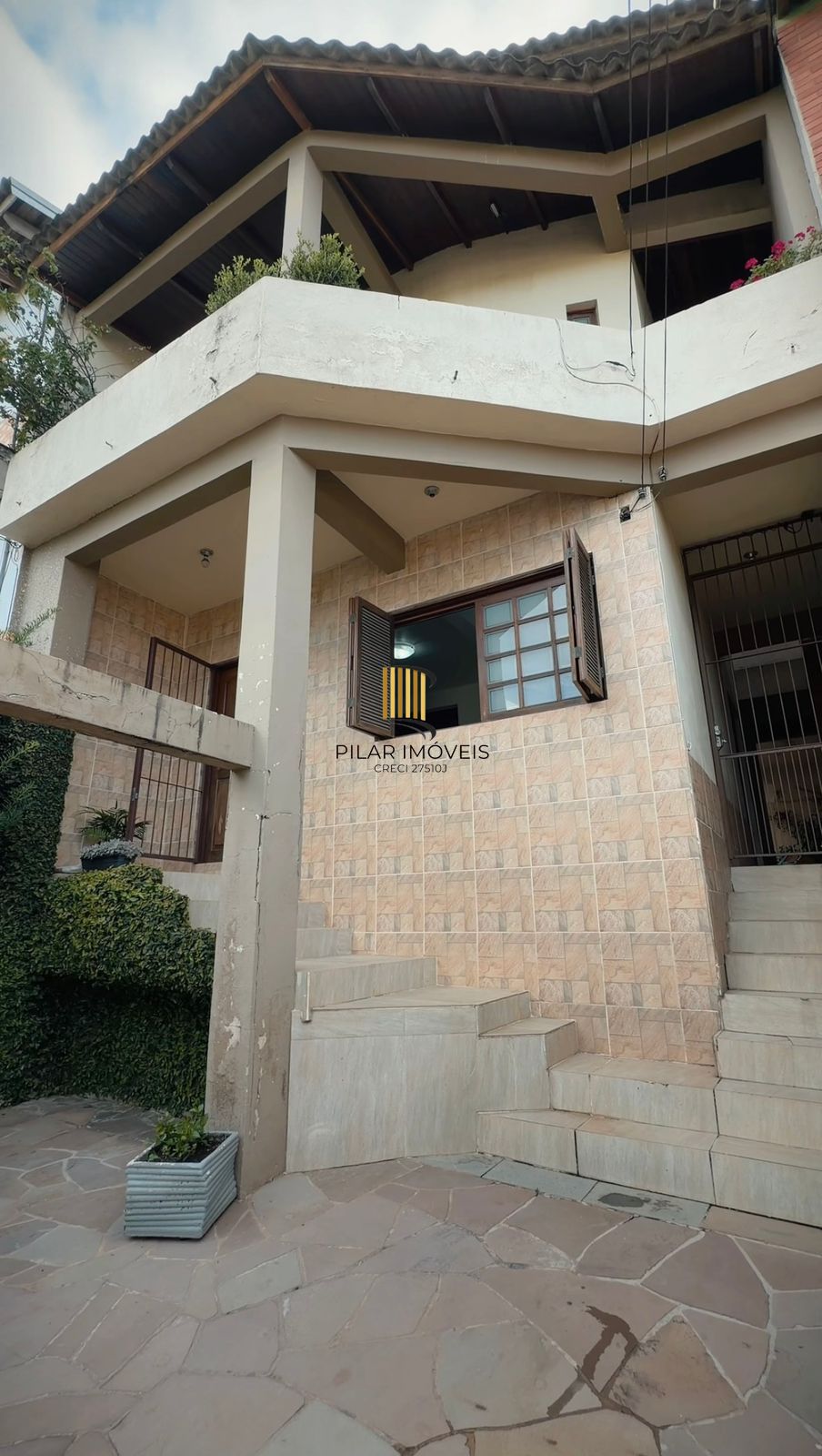 Excelente casa para venda com edicula e sotão. Entrar e morar!