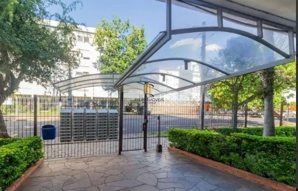 Apartamento no Passo D'areia de 1 dormitório e vaga DESOCUPADO