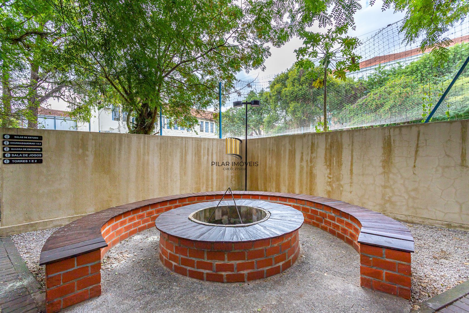 Apartamento no bairro Teresópolis de 2 dormitórios vaga infra DESOCUPADO
