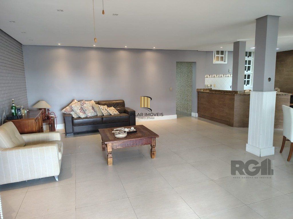 Casa sobrado com 300m² na Vila Nova de 3 dormitórios e 4 vagas