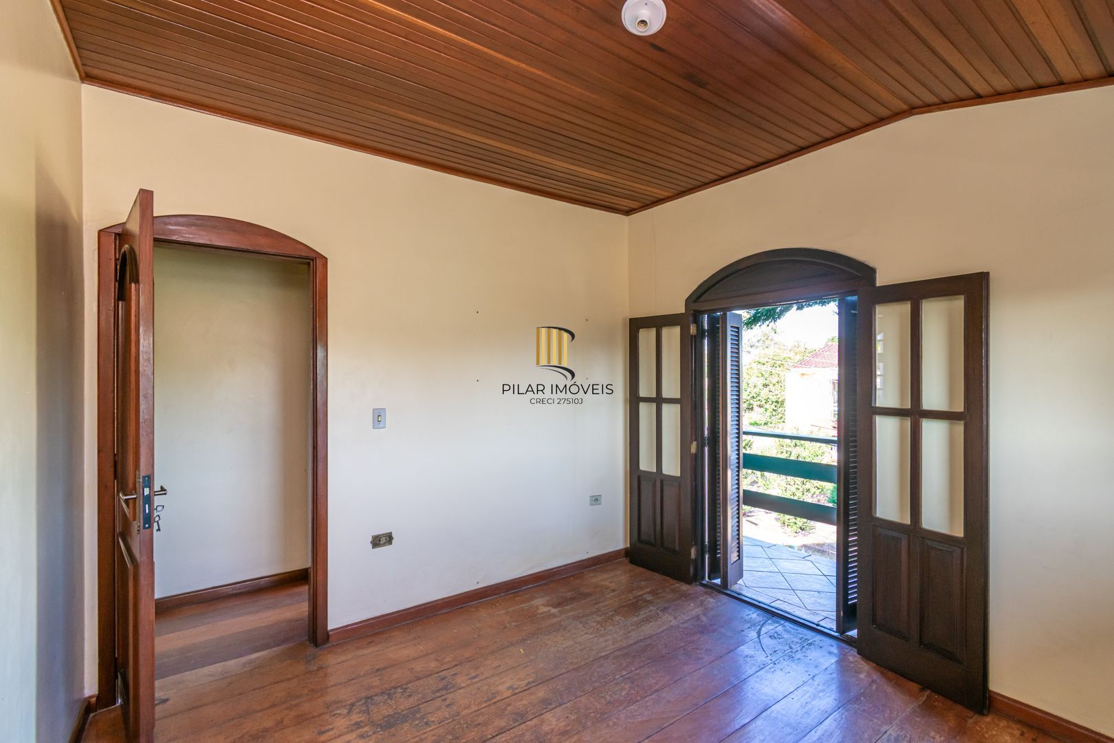Casa 5 dormitórios no bairro Jardim Sabará