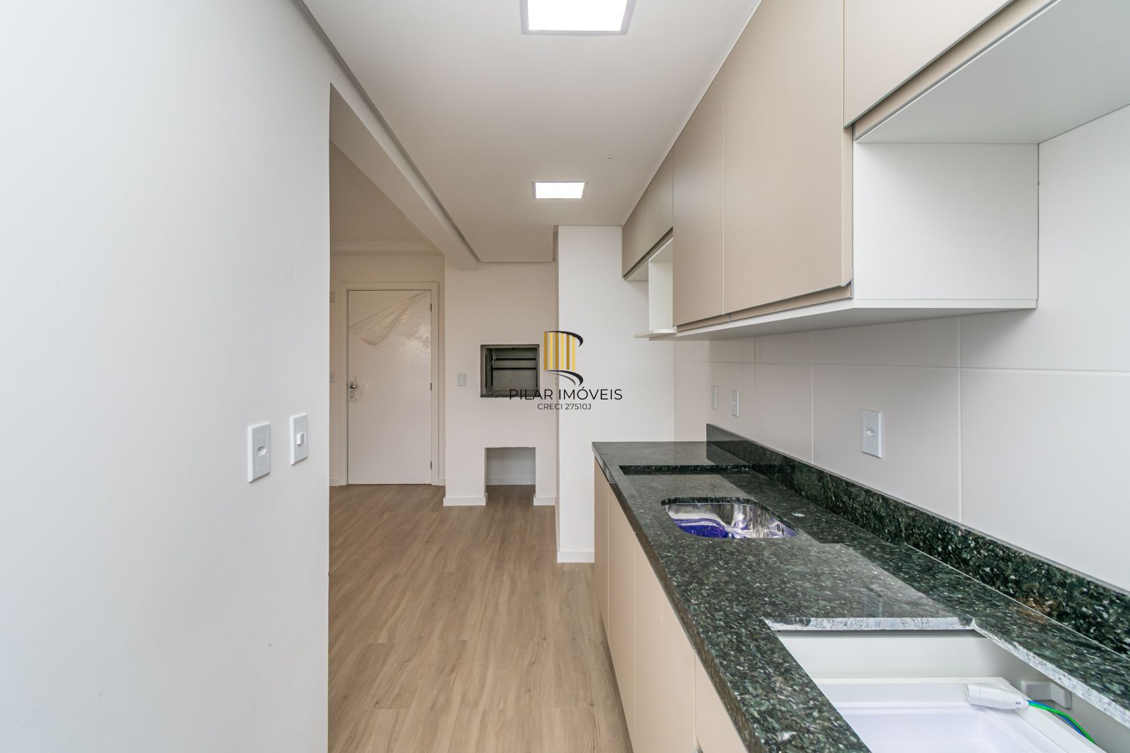 Apartamento de 2 dormitórios, vaga e infra no Passo D'areia