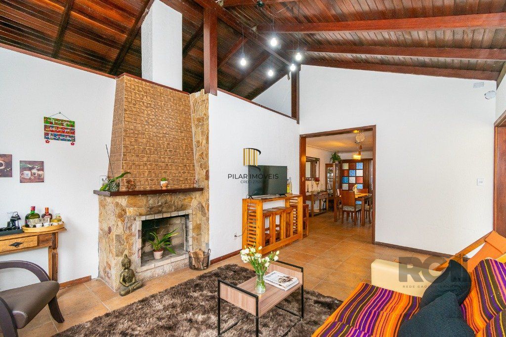 Casa no Jardim Itu com 5 dormitórios e 2 vagas e piscina
