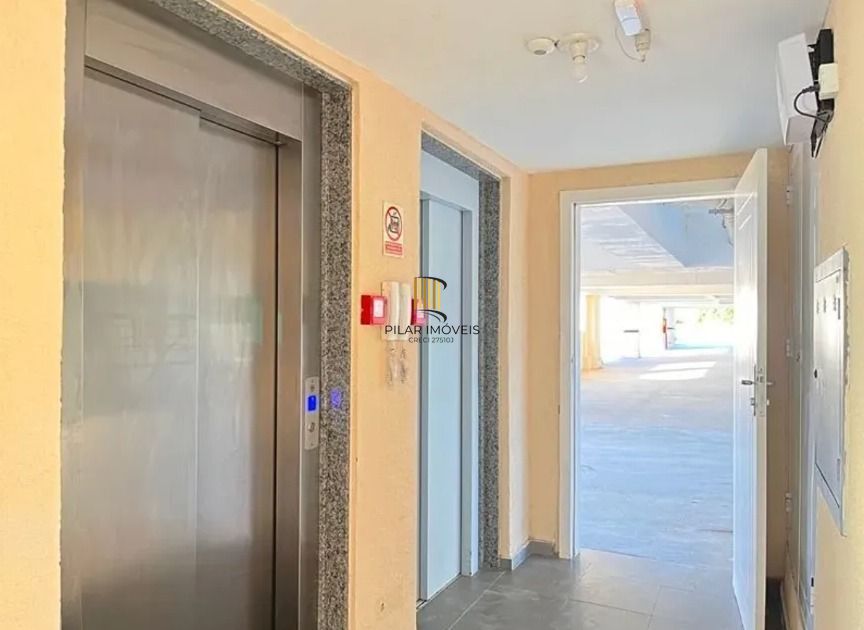 Apartamento no bairro Cavalhada de 3 dormitórios e 2 vagas