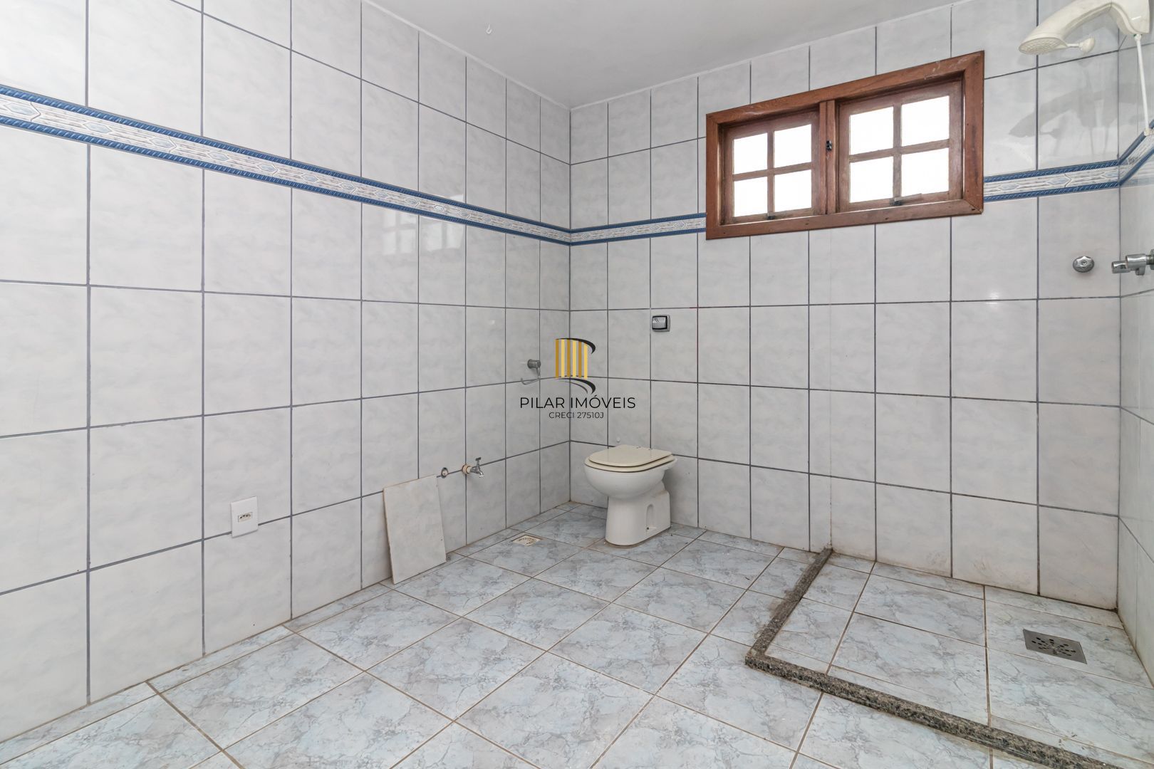 Casa no bairro Sarandi com 4 dormitórios e 4 vagas