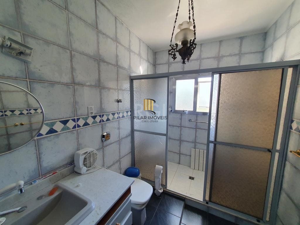 Casa para Venda - 250m², 4 dormitórios, sendo 1 suites, 4 vagas - Centro