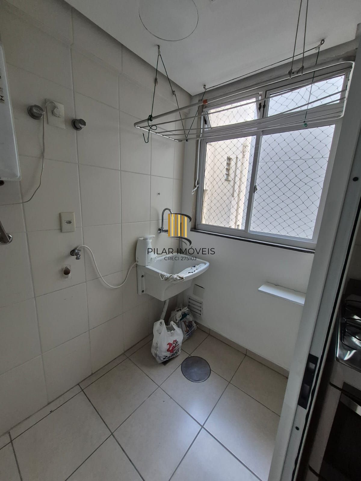 Apartamento no Centro de 2 dormitórios e 2 vagas DESOCUPADO