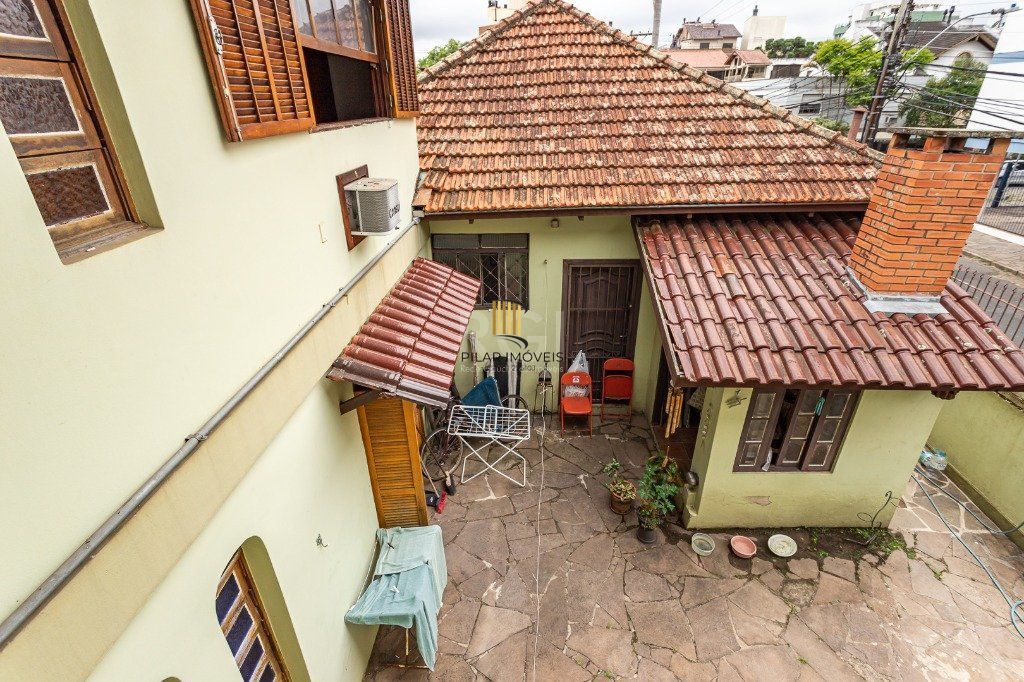 Casa sobrado no Jardim Botânico de 5 dormitórios e 2 vagas