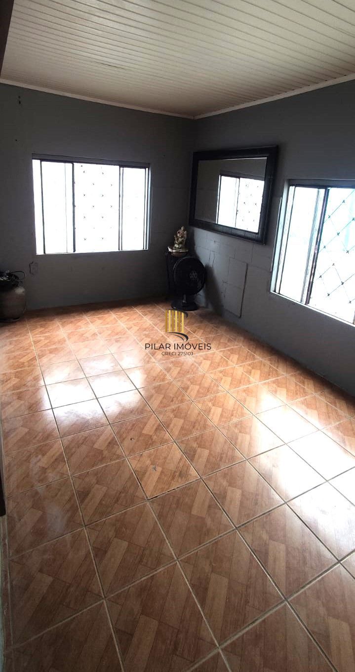 Casa no Sarandi de 2 dormitórios e pátio com piscina
