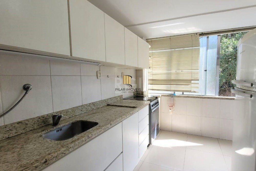 Apartamento no Petrópolis de 2 dormitórios e vaga