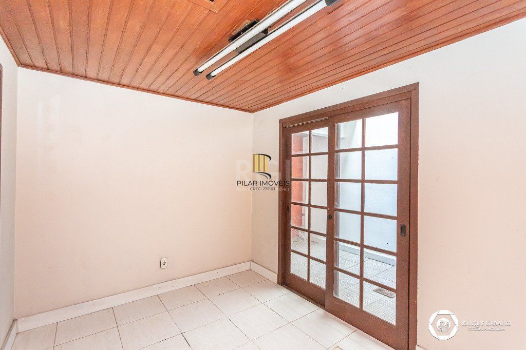 Casa para Venda - 330m², 4 dormitórios, sendo 3 suites, 2 vagas - Petrópolis