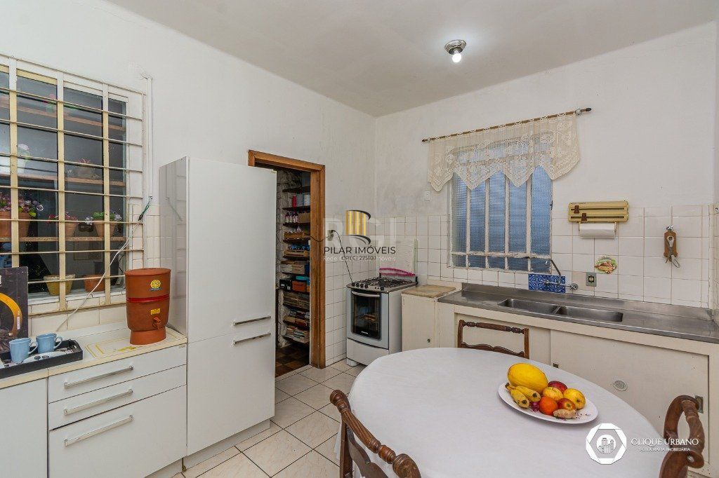 Casa para Venda de 3 dormitórios, Petrópolis