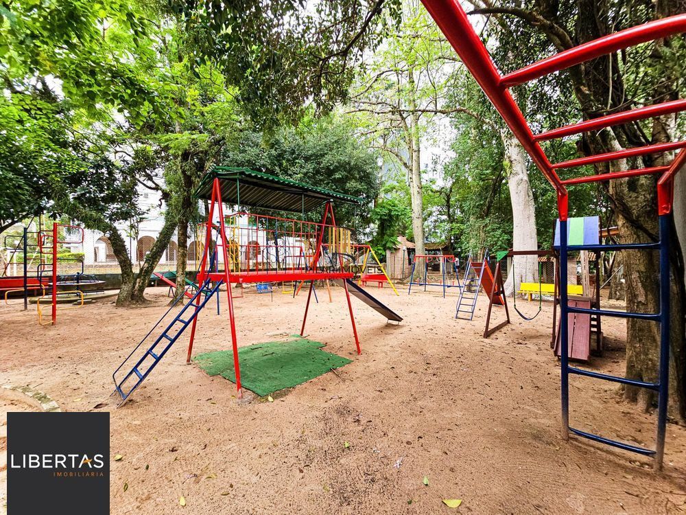 Apartamento no bairro Cristal de 2 dormitórios e vaga DESOCUPADO