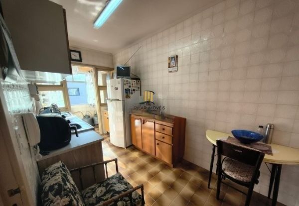 Apartamento de 2 dormitórios com dependência e vaga no bairro Santana
