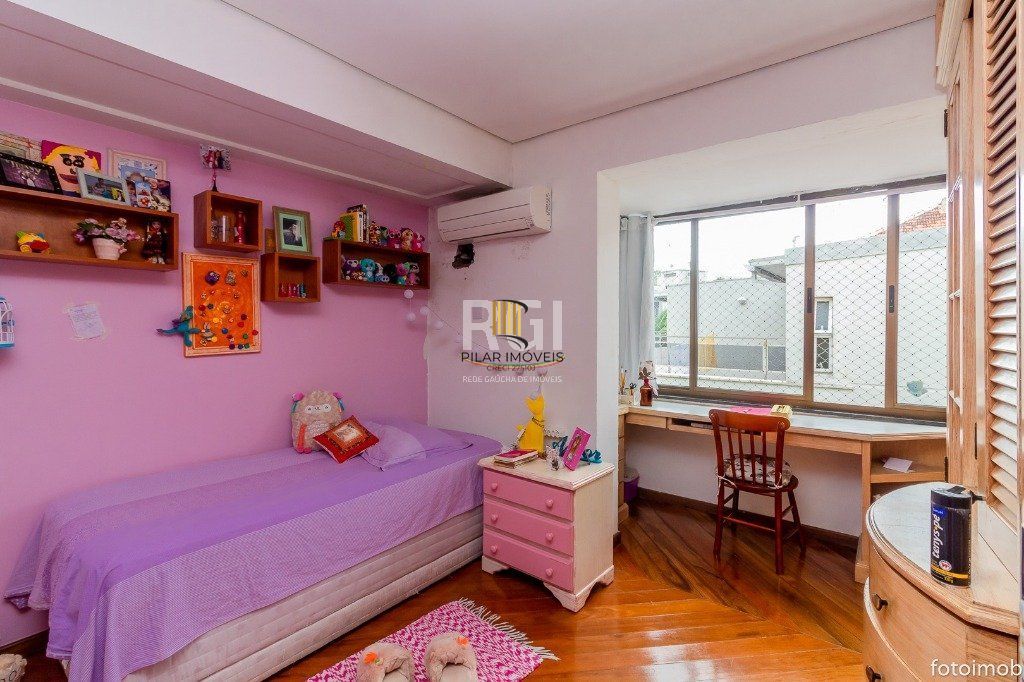 Cobertura para Venda - 248.34m², 3 dormitórios, sendo 1 suites, 3 vagas - Petrópolis