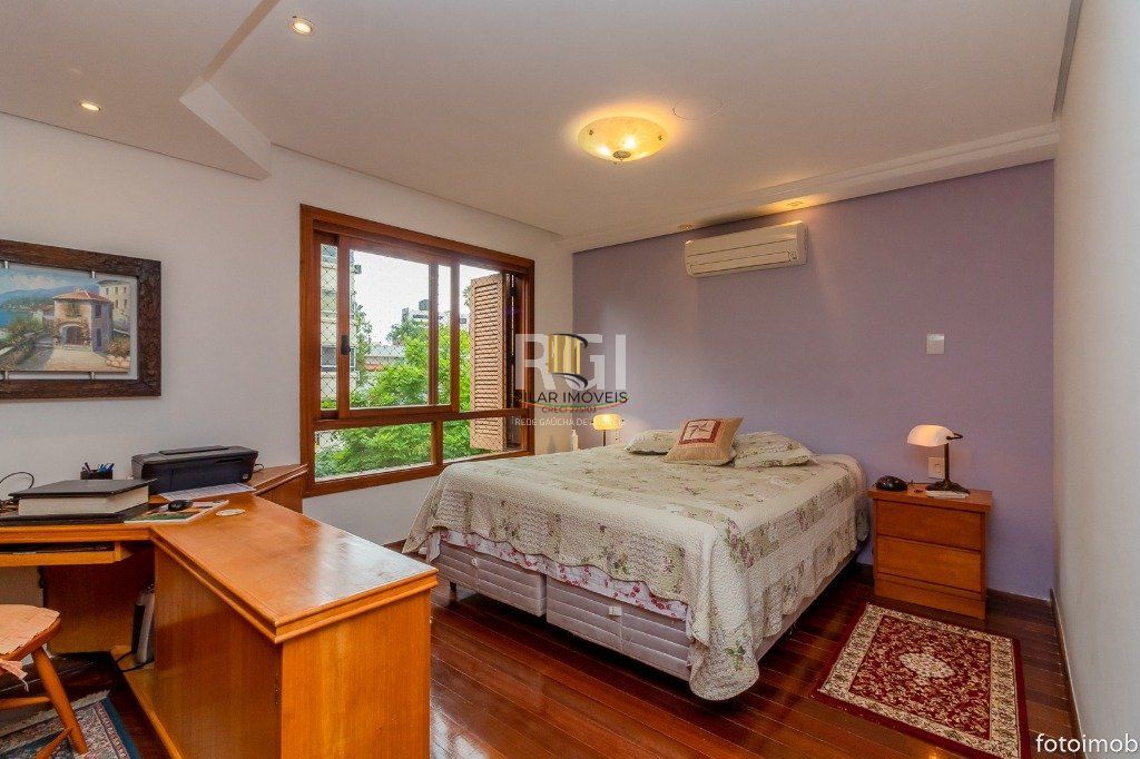 Cobertura para Venda - 248.34m², 3 dormitórios, sendo 1 suites, 3 vagas - Petrópolis