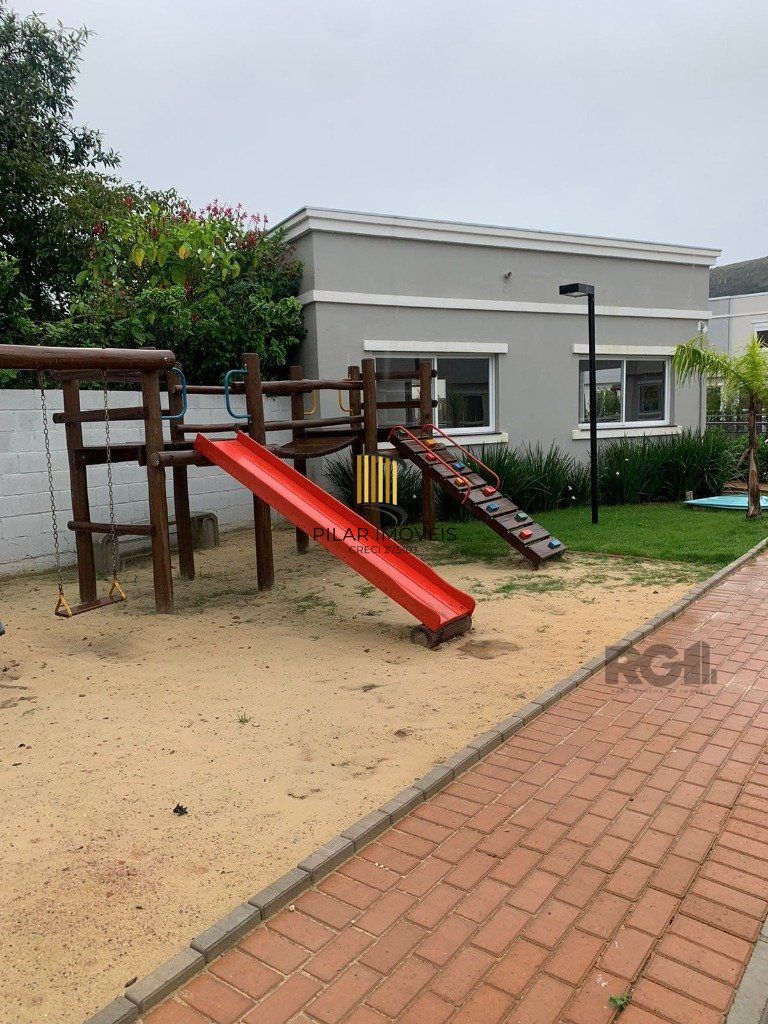 Sobrado novo com aproximadamente 88m² no bairro Vila Nova.