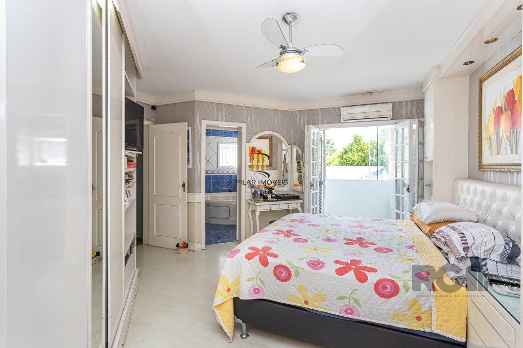 casa sobrado no Alto Petrópolis de 5 dormitórios e 3 vagas