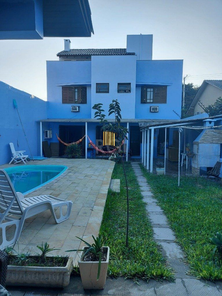 Casa de 5 dormitórios 6 vagas -no  Cristal