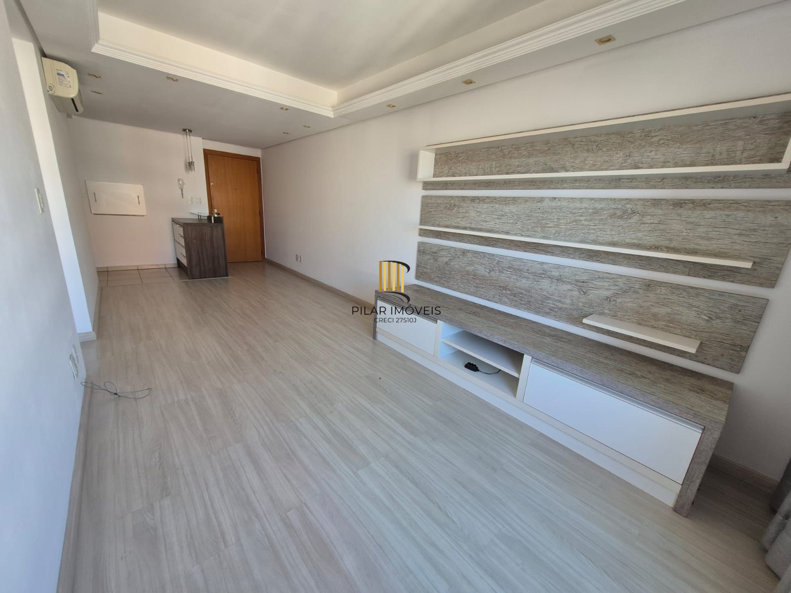 Apartamento no Centro de 2 dormitórios e 2 vagas DESOCUPADO