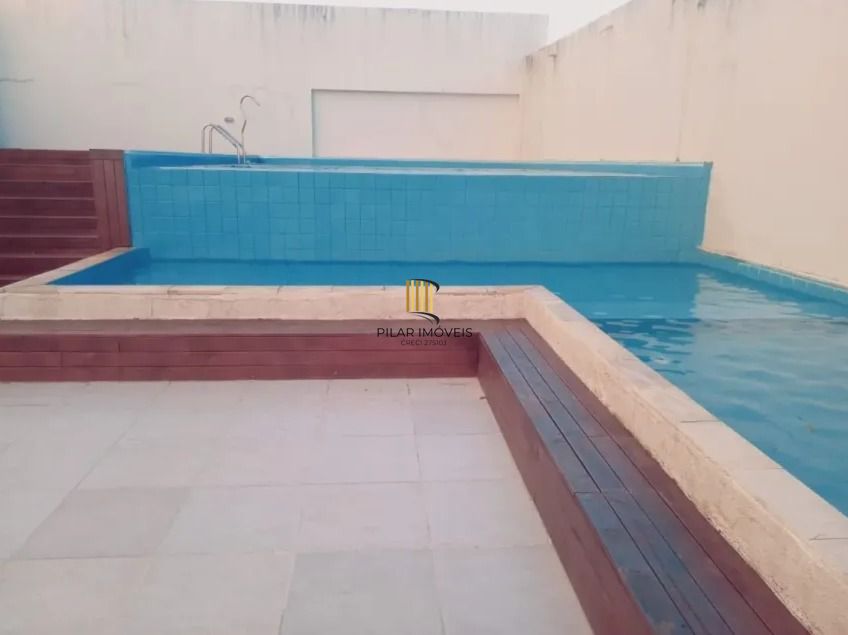 Apartamento no bairro Cavalhada de 3 dormitórios e 2 vagas