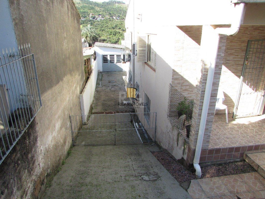 Casa para Venda - 180m², 3 dormitórios, 2 vagas - Jardim Carvalho