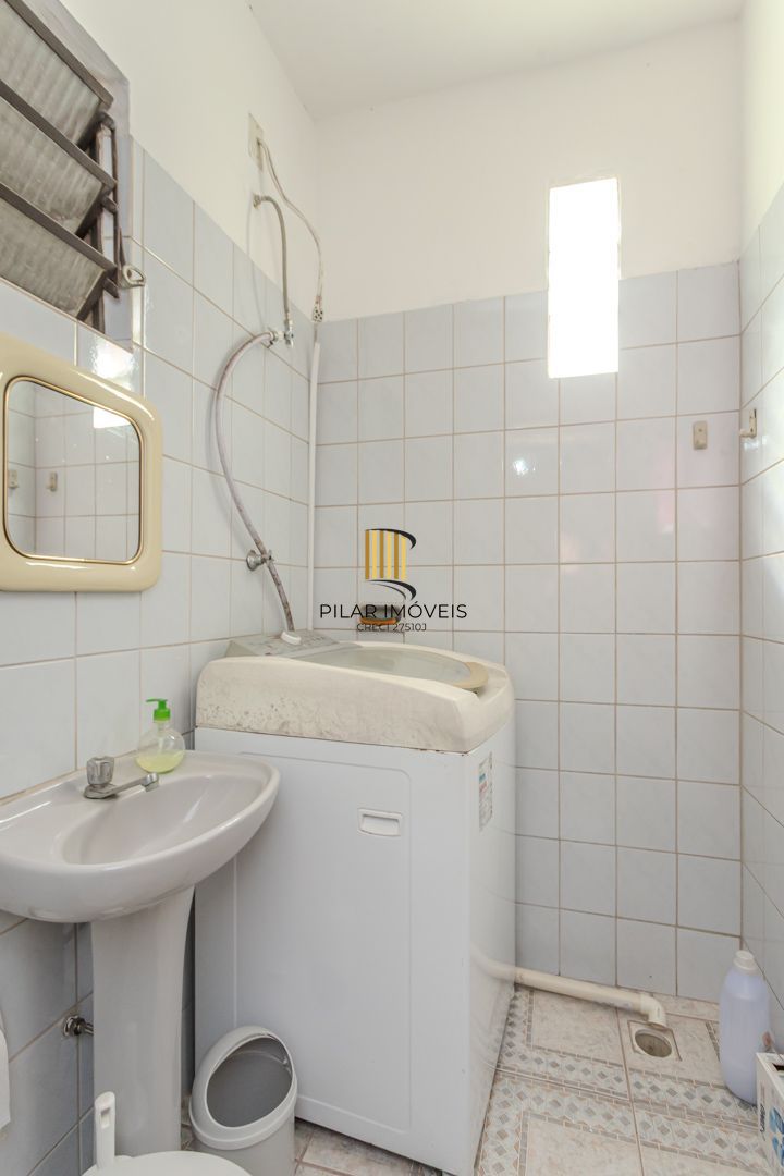 Prédio Residencial no Passo D'areia com 8 dormitórios e 8 vagas