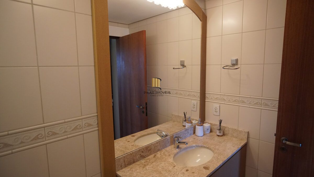 Cobertura no bairro Lago Negro em Gramado de 3 dormitórios e vaga