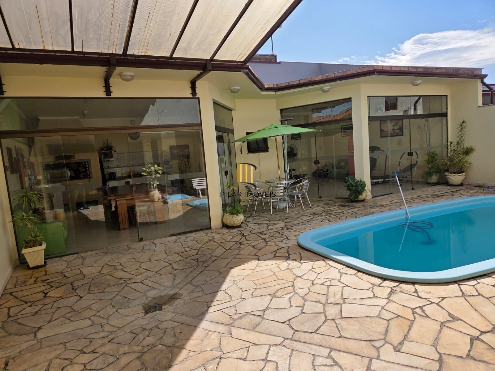Casa 3 dormitórios no bairro Sarandi
