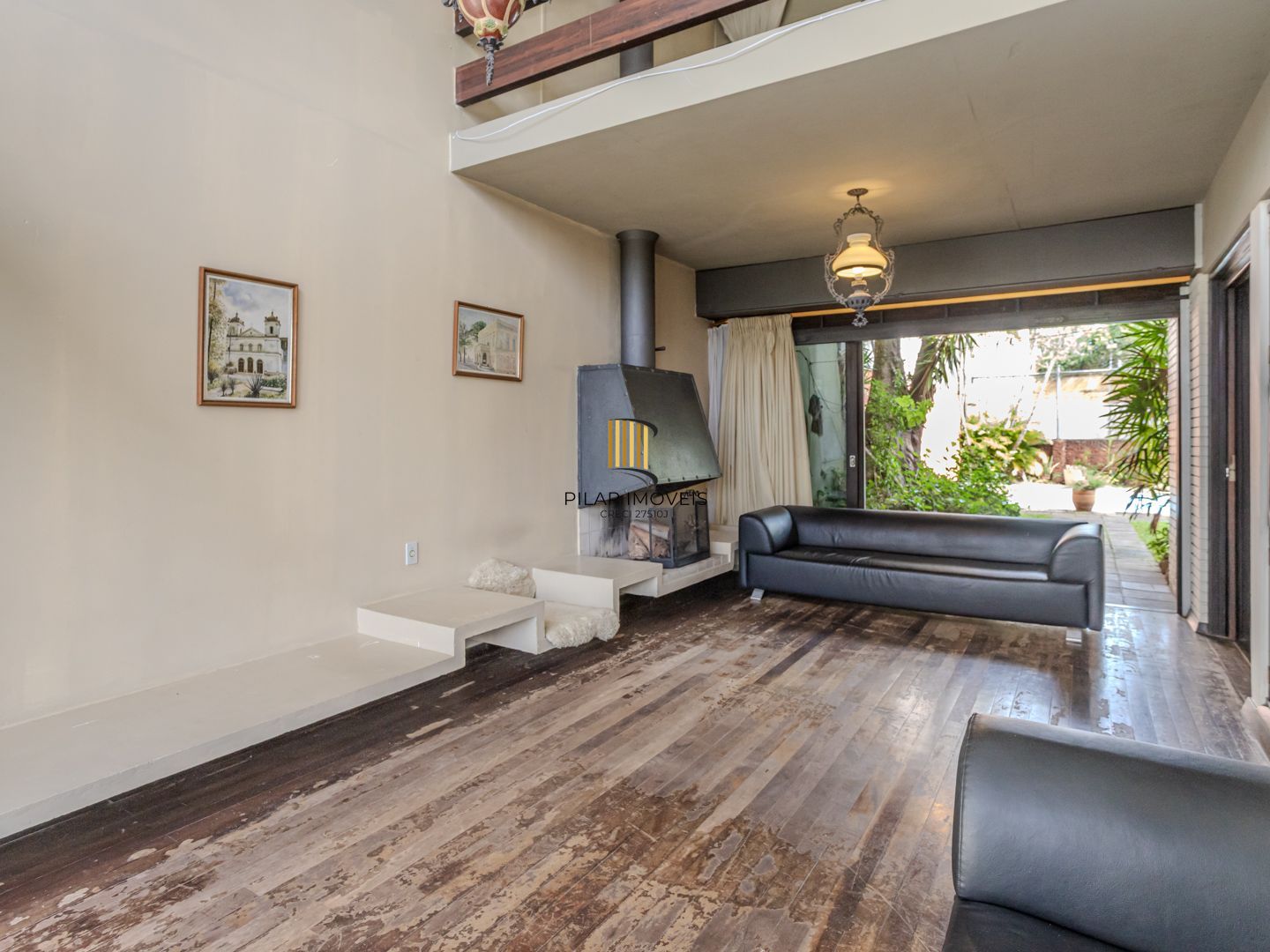 Casa sobrado no Menino Deus de 3 dormitórios e 3 vagas